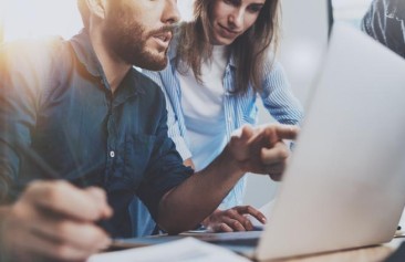 Woman-and-man-on-laptop